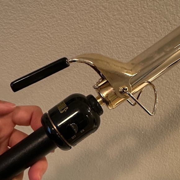 Hot Tools 1” Gold and Black Curling Iron - Picture 3 of 4